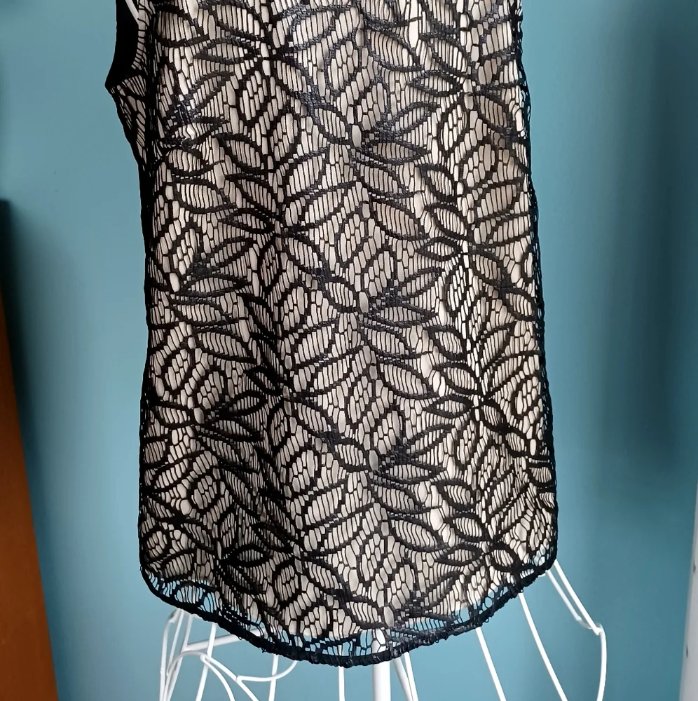 NWT Ann Taylor Black Lace Tank Top - Women's Size Small - Picture 2 of 7